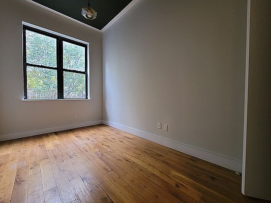 3rd image of 186 Wilson Ave #1RR