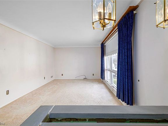5th image of 301 Grimm Way