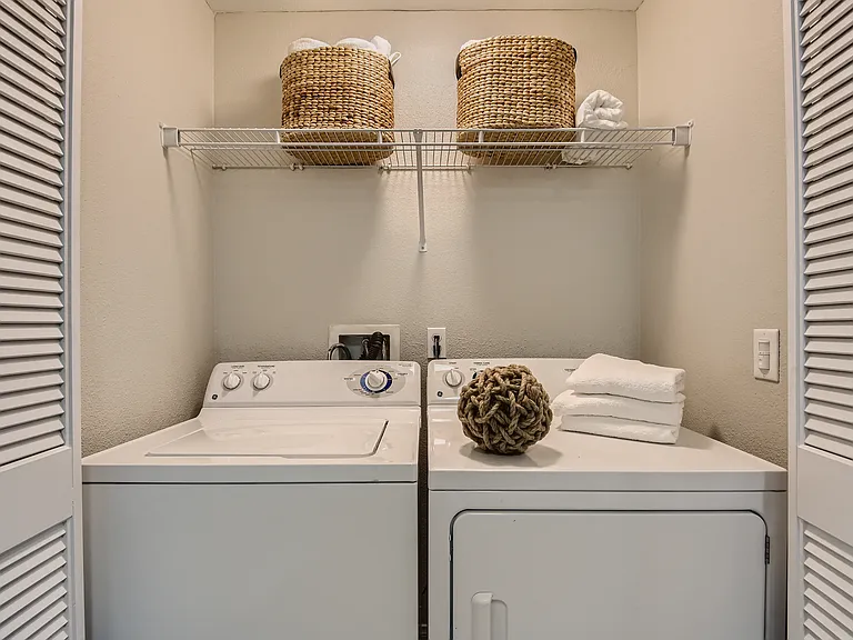 Santa Rosa Apartments — Photo 10