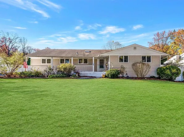 51 Derby Avenue, Greenlawn, NY 11740