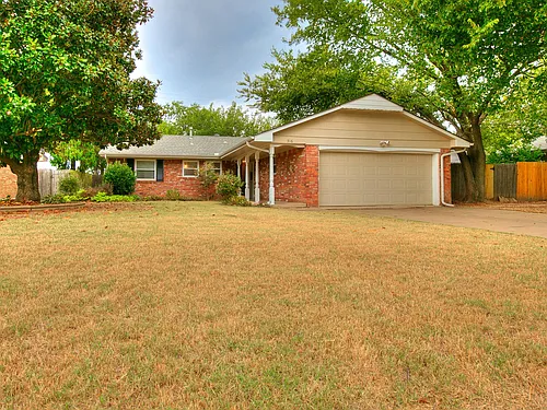 316 Rosewood Dr Photo 1