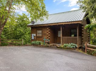 1613 Misty Hollow Way, Gatlinburg, TN 37738