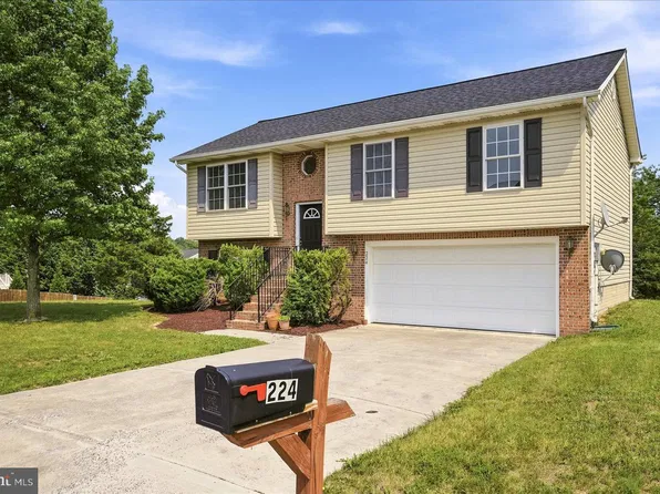 224 Ford Cir, Inwood, WV 25428