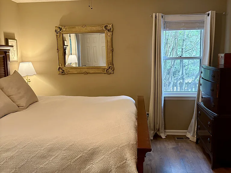 Master Bedroom - Downstairs