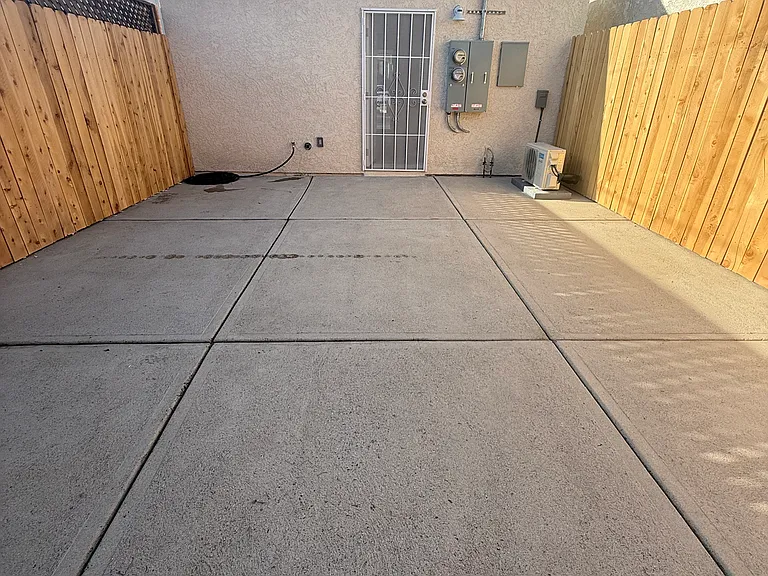 2724 1/2 E Jackson St — Photo 9