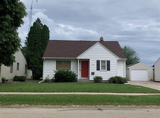 1516 Rugby St, Oshkosh, WI 54902