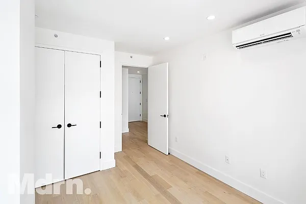 Rented by Mdrn Residential | media 72