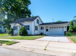 305 Monroe St, Oregon, IL 61061