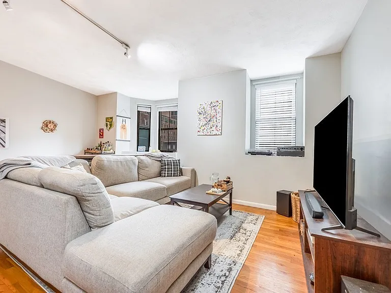 102 E Brookline St #4 — Photo 8