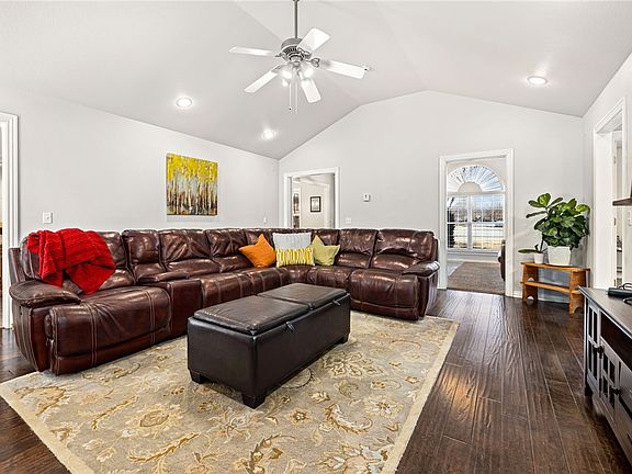 4th image of 1903 N Colony Way