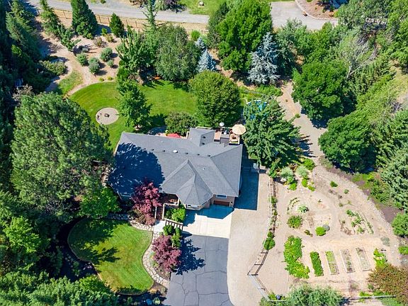 4th image of 905 Gleneden Way