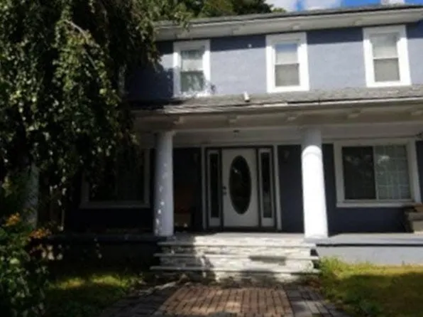 862 Station Pl, Woodmere, NY 11598