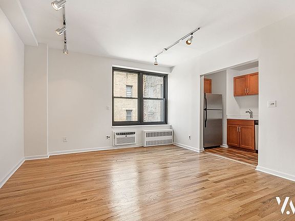 3rd image of 250 W 103rd St APT 12F