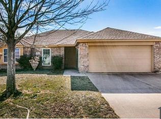 956 Crowder Dr, Crowley, TX 76036
