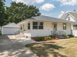 716 9th St SW, Cedar Rapids, IA 52404