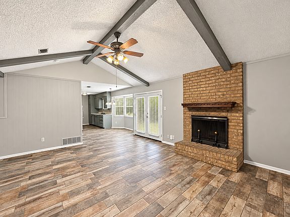 3rd image of 2809 Bent Tree Ln