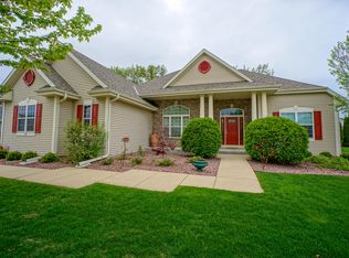 276 Ridgeway Path, Oconomowoc, WI 53066