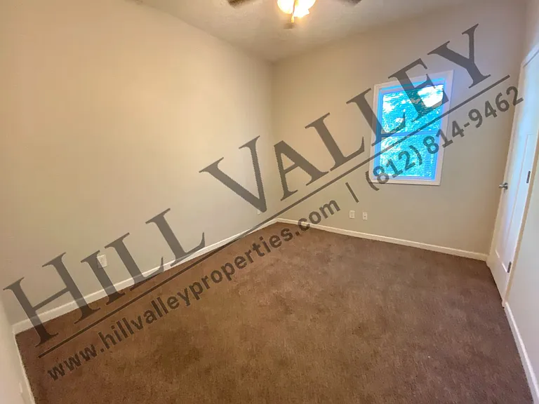 1011 Elm St — Photo 7