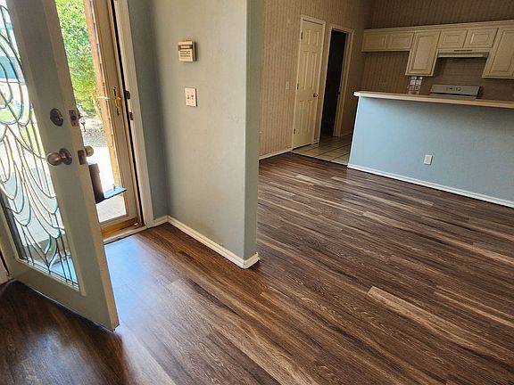 2nd image of 6821 NW 135th Cir