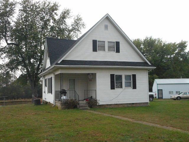 1st image of 212 S County Road 750 E