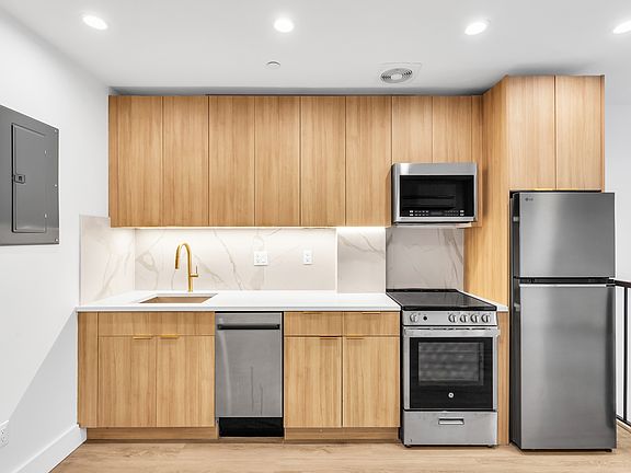 5th image of 78 Beaver St #1R
