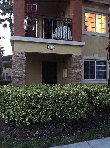 1st image of 930 NE 34th Ave Unit 101