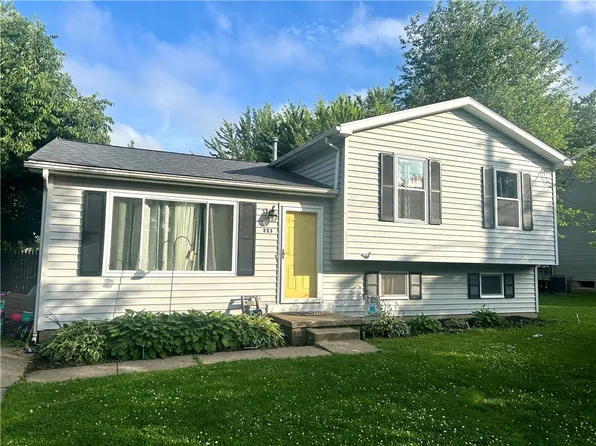 223 Oak Tree Dr, Girard, PA 16417
