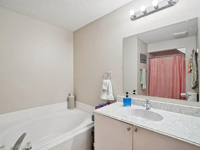 2243 Andover Cir — Photo 29