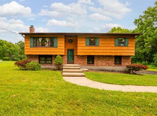 408 Bull Rd, Rock Tavern, NY 12575