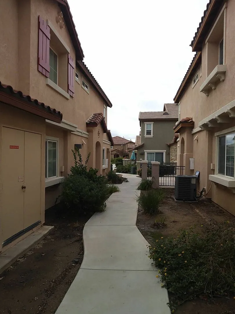 Building Photo - 15645 Lasselle St #105