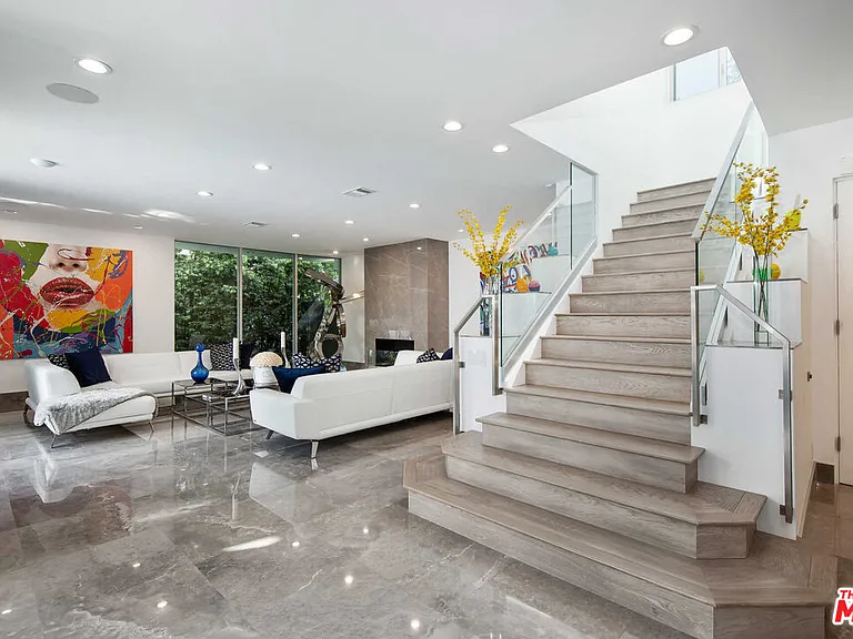 1250 Angelo Dr — Photo 3