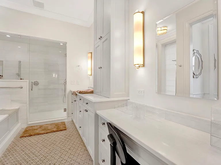103 E Chestnut St #103 — Photo 12