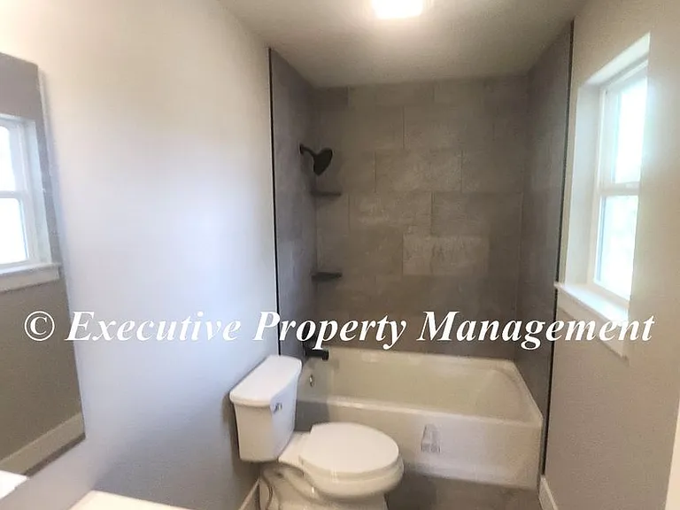 504 W Avenue A — Photo 10