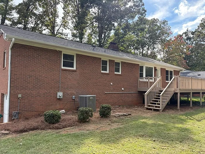 4 bed, 3.0 bath, 2800 sqft, $2,200 — Photo 3