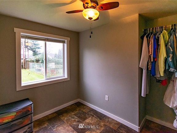 4th image of 221 John St