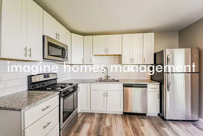4 bed, 2.0 bath, 2001 sqft, $2,395 — Photo 3