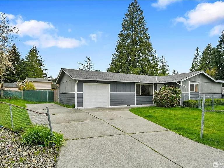 8901 Emerson Pl — Photo 2