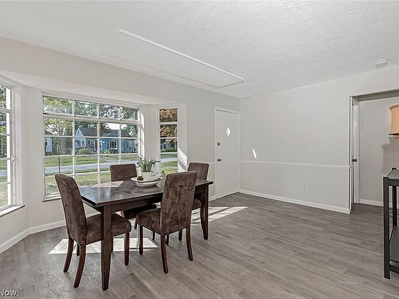 4th image of 27330 Donald Ave