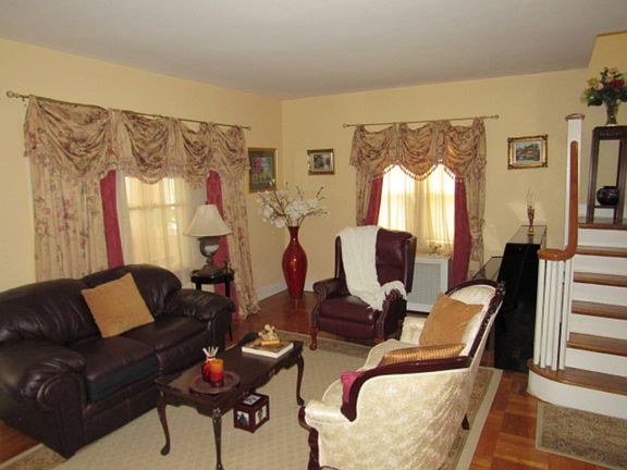 5th image of 311 Seneca Ave