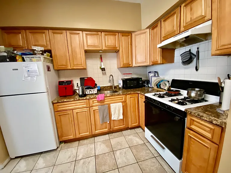 9 Shepherd Ave #2 — Photo 2