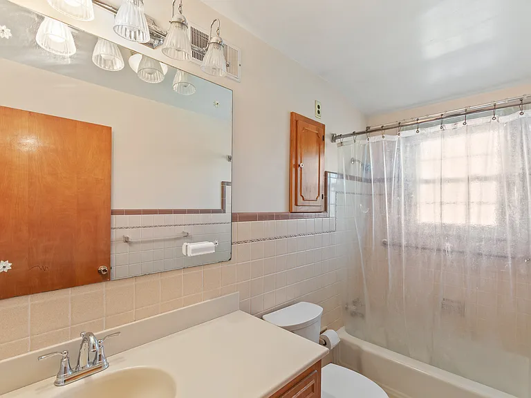 2nd floor bathroom