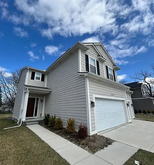 2323 E Maple Rd — Photo 2