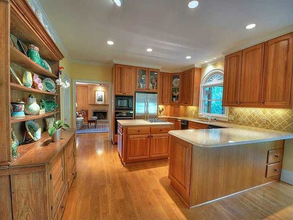 4th image of 5460 New Wellington Close