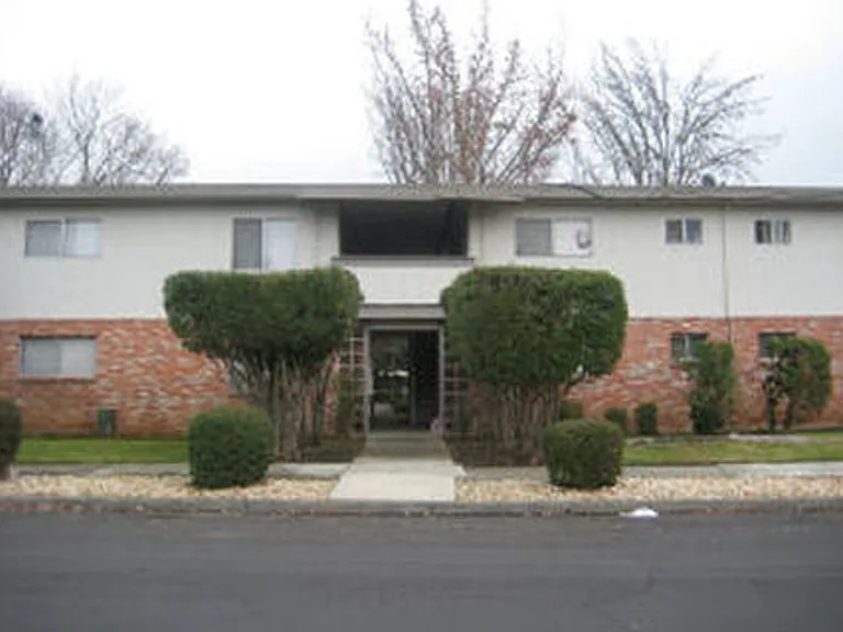 150-172 S Underhill Dr — Photo 1
