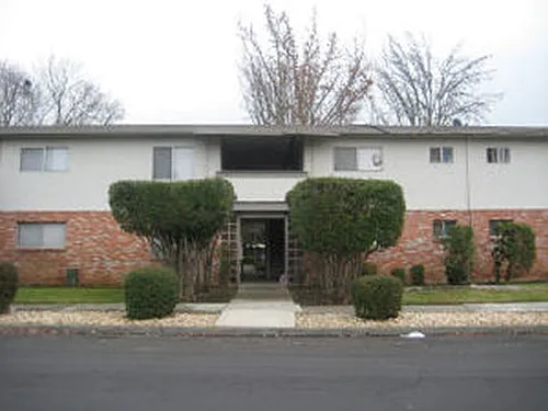 150-172 S Underhill Dr Photo 1