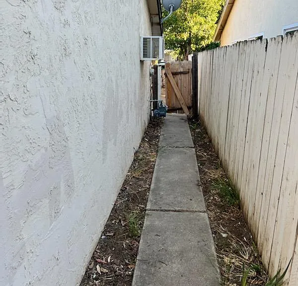 109 E Trident Dr — Photo 16