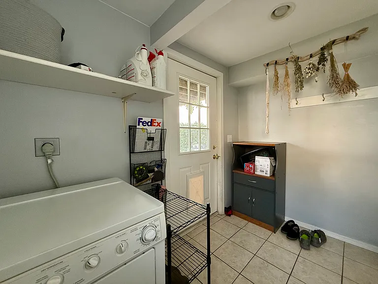 515 NW Irving St #A — Photo 4