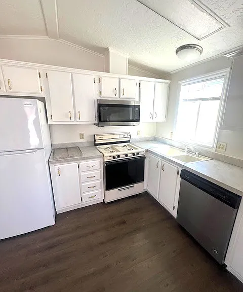 213 Beth St — Photo 2