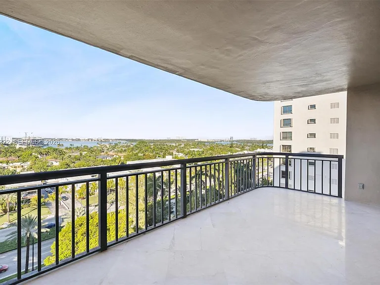 10175 Collins Ave #907 — Photo 3