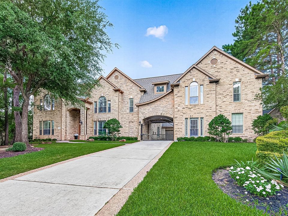 1st image of 15 Veilwood Cir